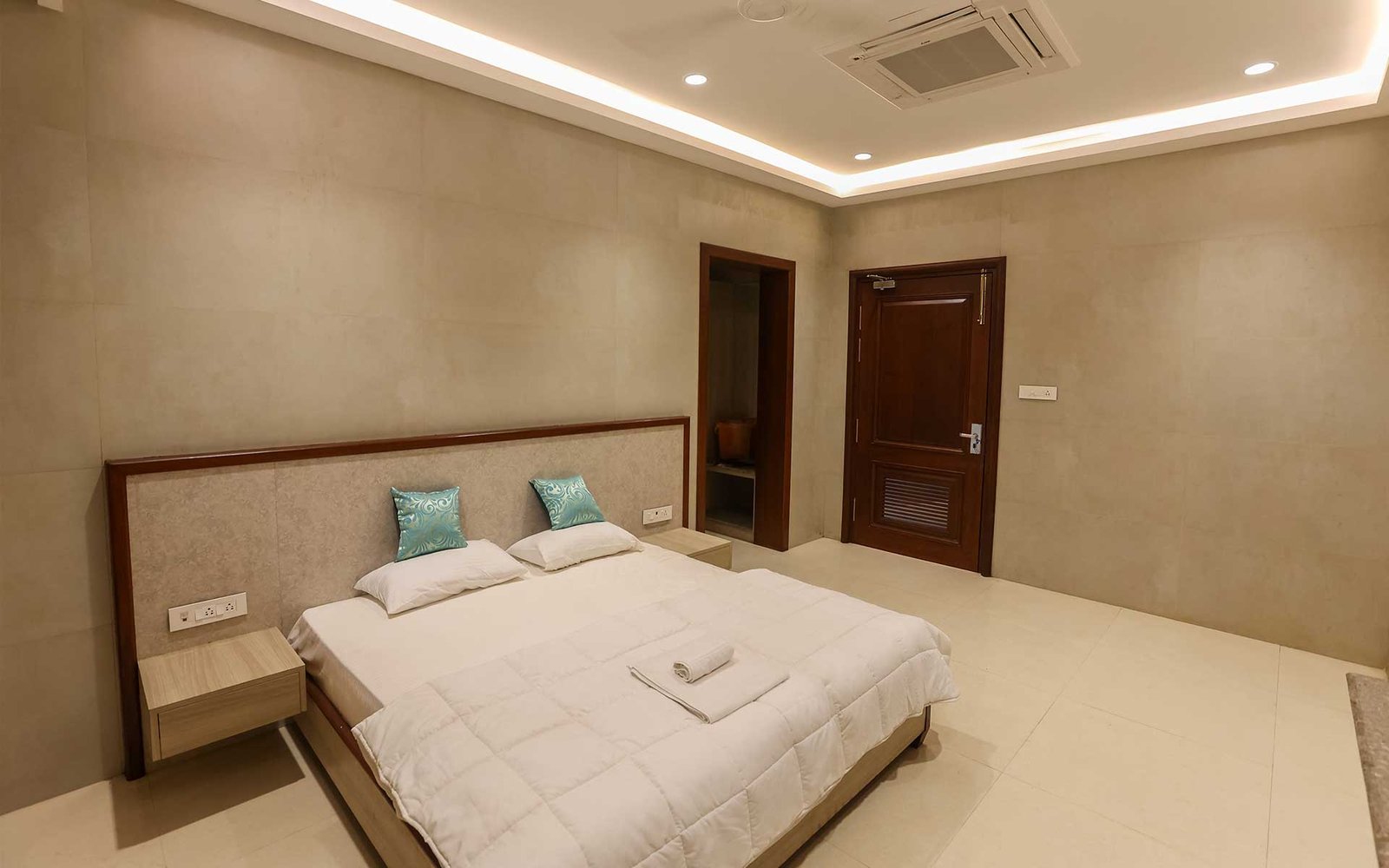  luxury  wedding hall in ecr neelankarai chennai 